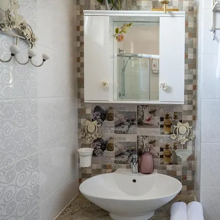 Sunny With A View In Center Sofie