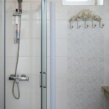 Sunny With A View In Center * Sofie