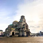 Sunny With A View In Center *