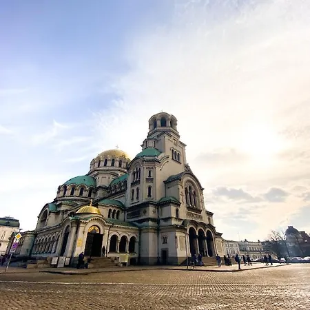 Sunny With A View In Center *