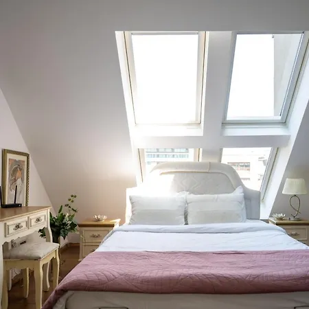 Sunny With A View In Center *