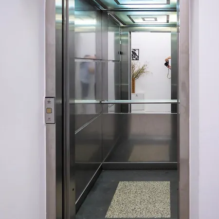 Sunny With A View In Center