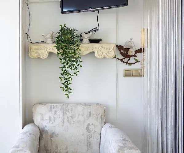 Sunny With A View In Center