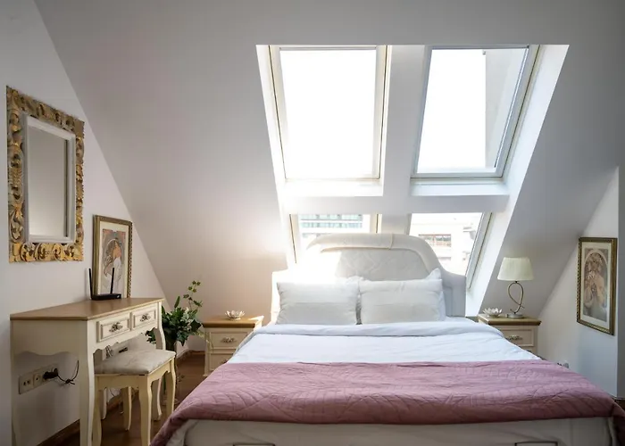 Sunny With A View In Center *